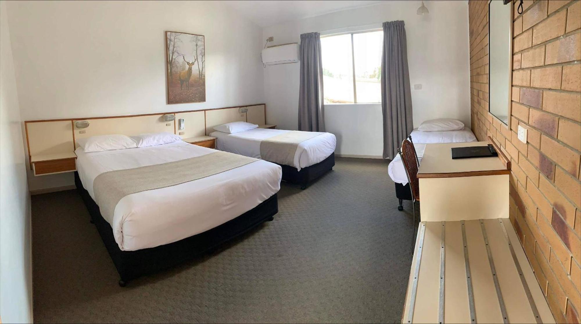 Wild Scotsman Motor Inn Gin Gin Qld Exterior foto